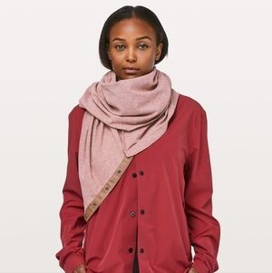 Lululemon Vinyasa Snap Scarf